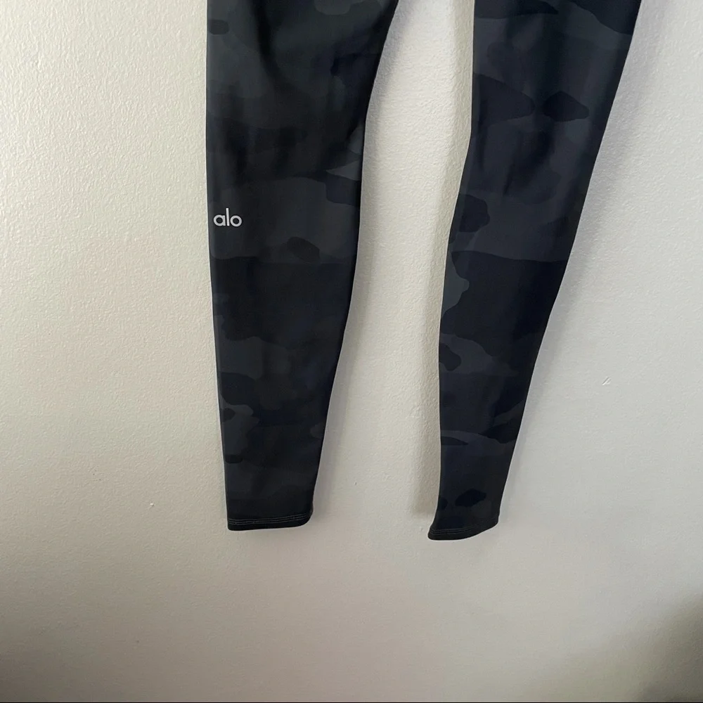 Alo yoga camo leggings